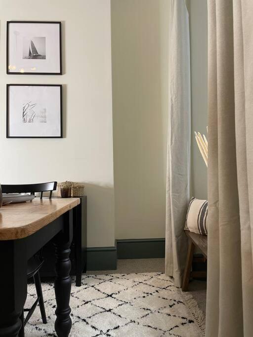 New Luxury For 2024 - House - Sleeps 10 - Access To Town - Close To The Barbican - Pets Welcome - Parking Available - By Luxe Living By Sophia Hébergement de vacances Plymouth