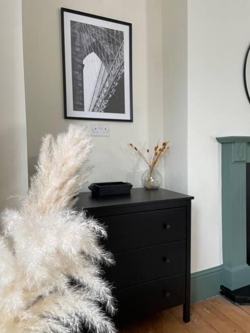 New Luxury For 2024 - House - Sleeps 10 - Access To Town - Close To The Barbican - Pets Welcome - Parking Available - By Luxe Living By Sophia Hébergement de vacances Plymouth