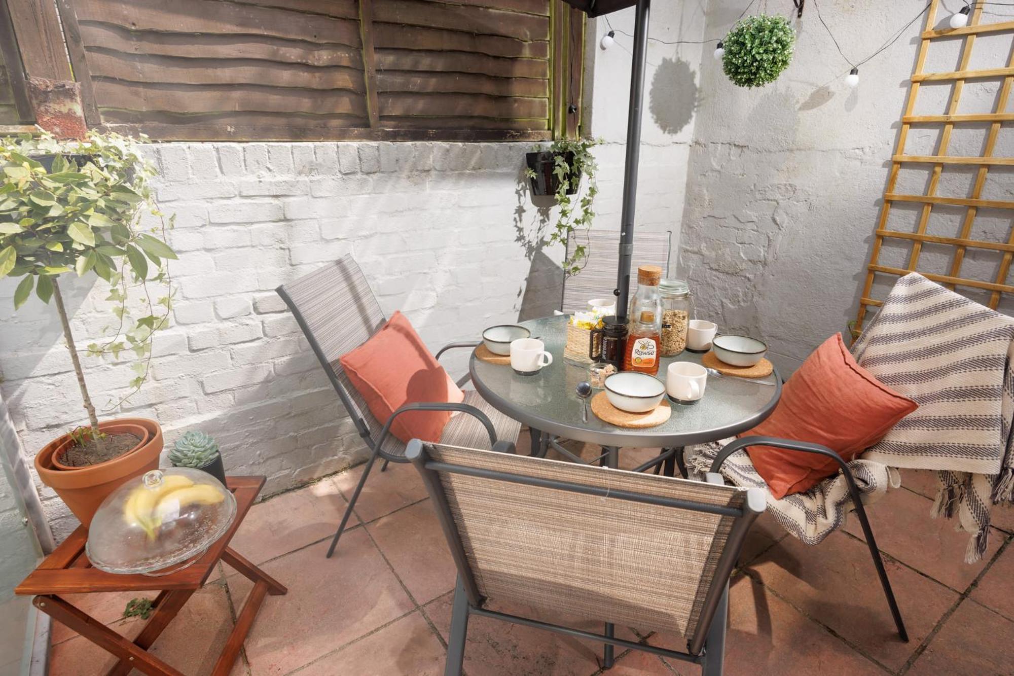 New Luxury For 2024 - House - Sleeps 10 - Access To Town - Close To The Barbican - Pets Welcome - Parking Available - By Luxe Living By Sophia Plymouth
