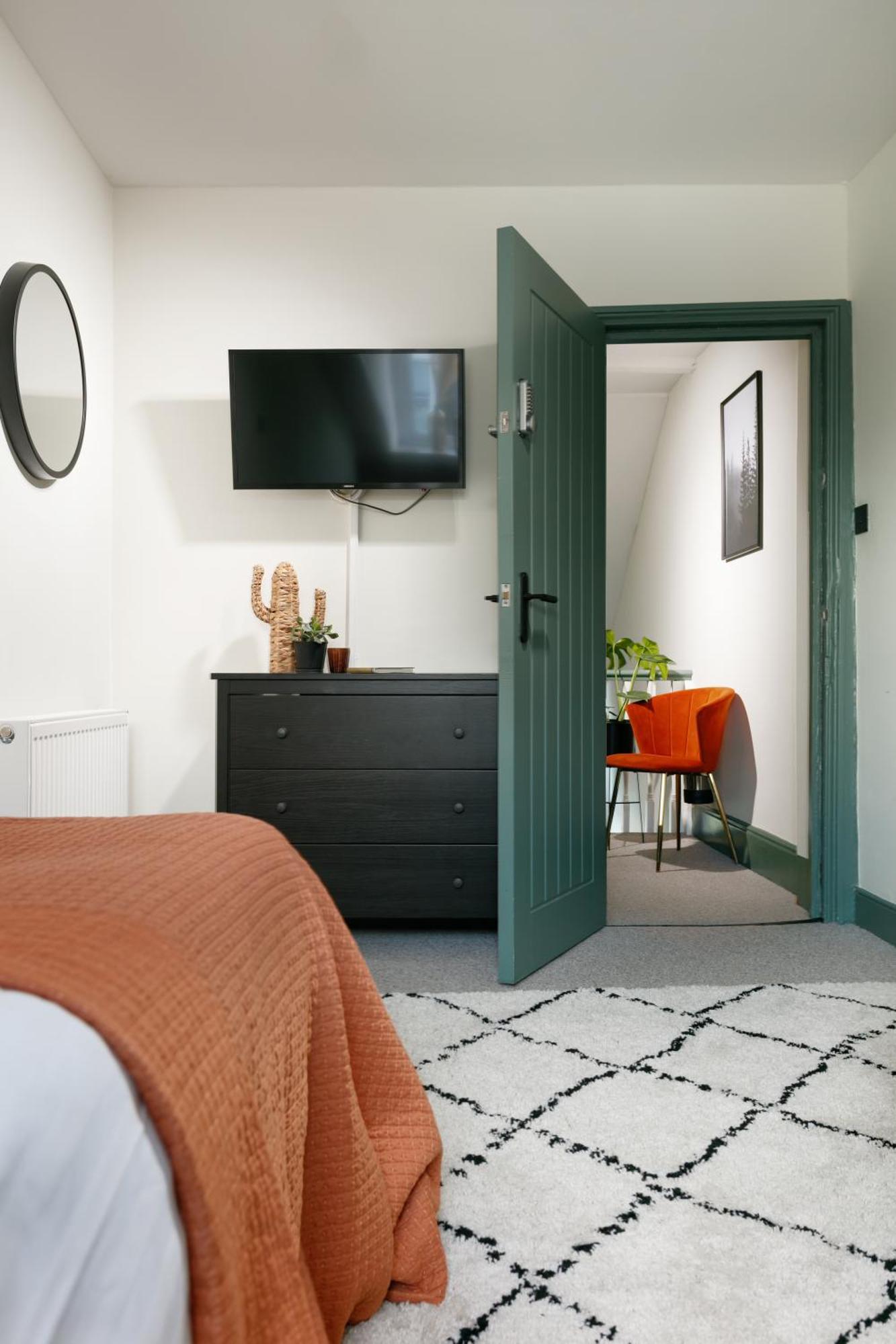 New Luxury For 2024 - House - Sleeps 10 - Access To Town - Close To The Barbican - Pets Welcome - Parking Available - By Luxe Living By Sophia Hébergement de vacances