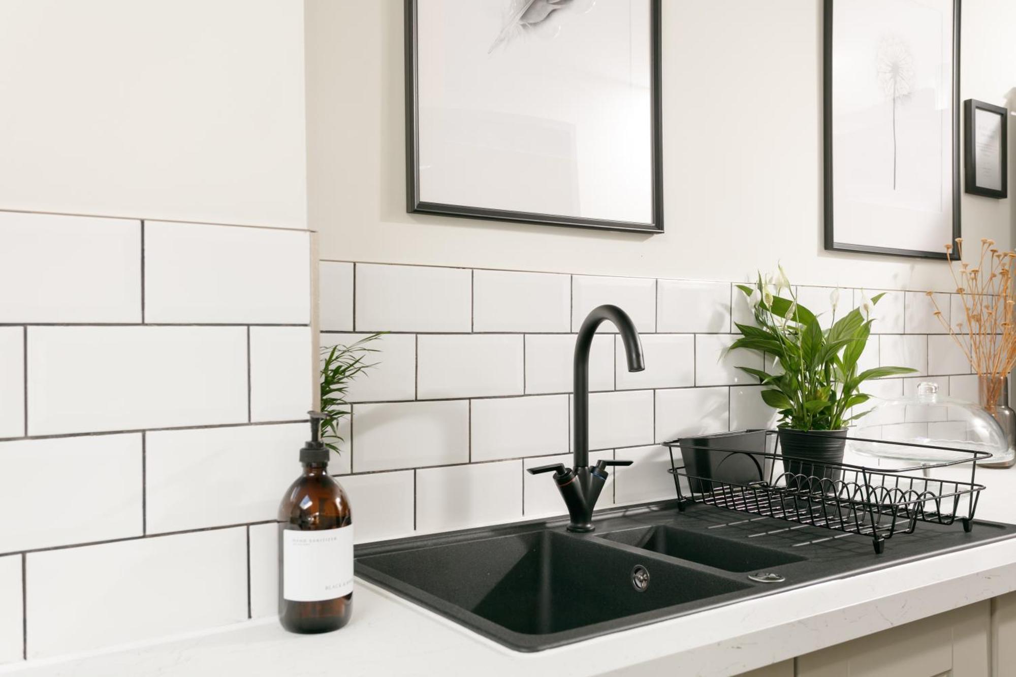 New Luxury For 2024 - House - Sleeps 10 - Access To Town - Close To The Barbican - Pets Welcome - Parking Available - By Luxe Living By Sophia * Plymouth