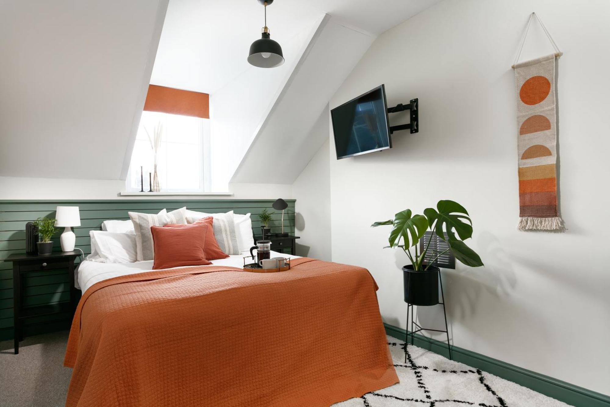 New Luxury For 2024 - House - Sleeps 10 - Access To Town - Close To The Barbican - Pets Welcome - Parking Available - By Luxe Living By Sophia Plymouth